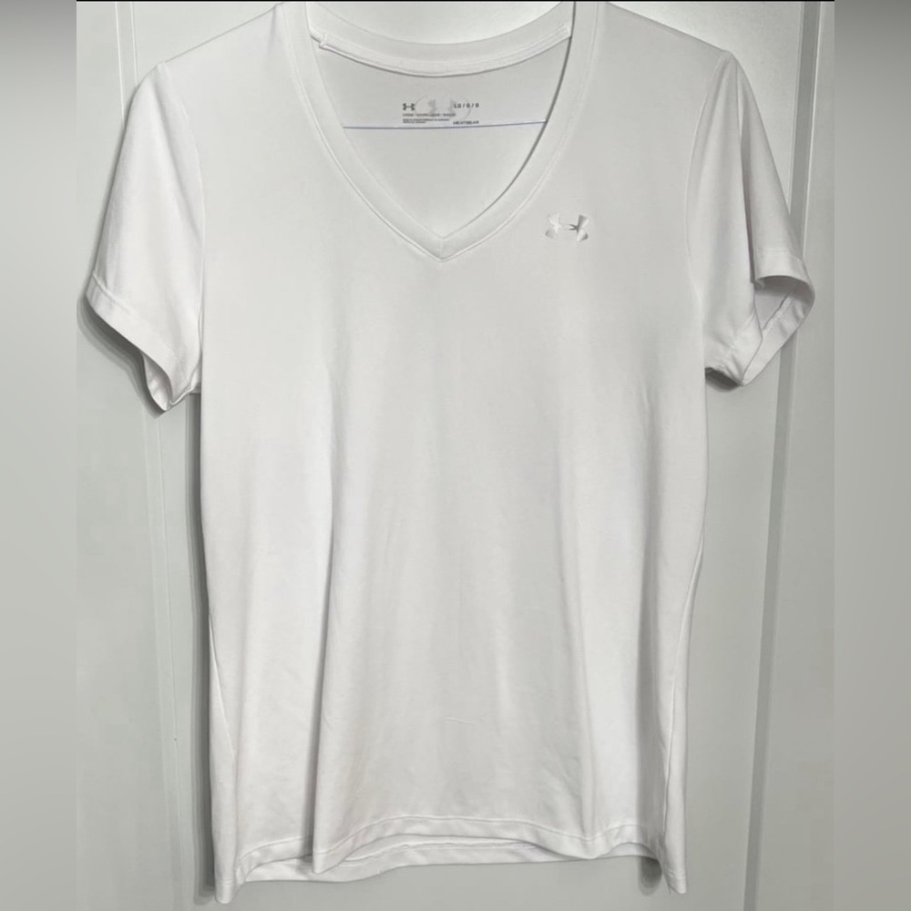 Women’s white Under Armour v-neck shirt size large